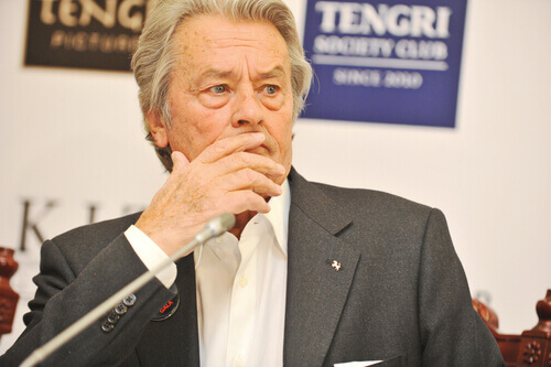 Alain Delon case: can he favor one of his children for his inheritance?