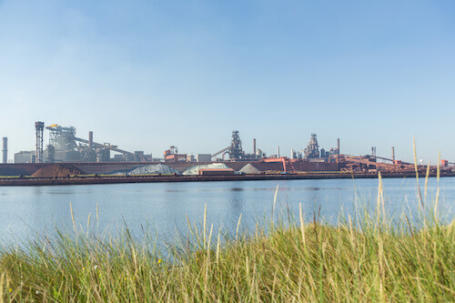L’action ArcelorMittal bénéficie de marges robustes, mais reste freinée par les incertitudes économiques