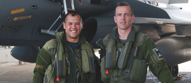 Benoit PLANCHE, alias « Tao », ancien pilote du Mirage 2000N puis du Rafale
Judicaël JEANDIN, ancien préparateur physique et mental pour les pilotes de chasse.