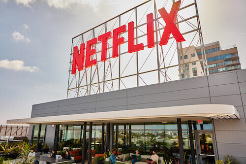 L’action Netflix perd en élan malgré des fondamentaux solides : un ajustement de valorisation en cours
