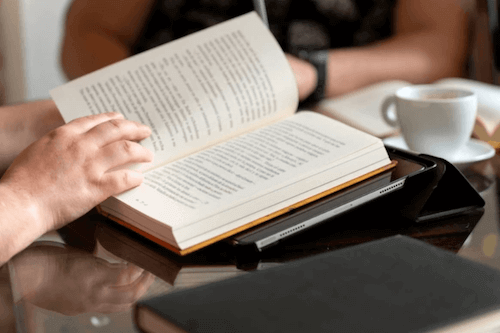 Artistes-auteurs : une réforme silencieuse qui révèle un malaise profond