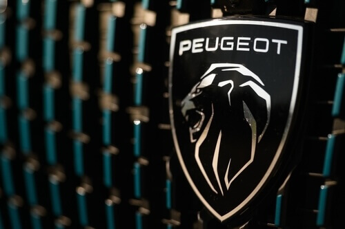 L'action Stellantis rebondit de 3,55 % après avoir touché son support à 5,98 €