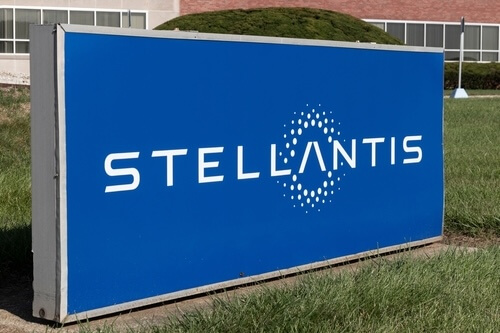 Stellantis Shares Bounce 4.18% Despite Two Target Downgrades