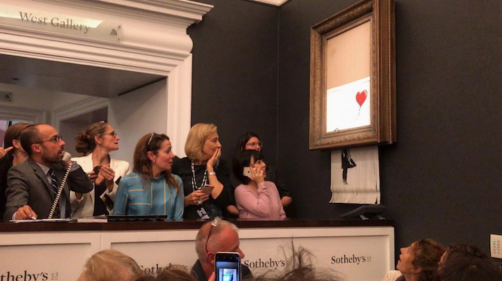 Une œuvre du street-artiste Banksy s'auto-détruit après avoir été vendue 1,2 million d'euros aux enchères