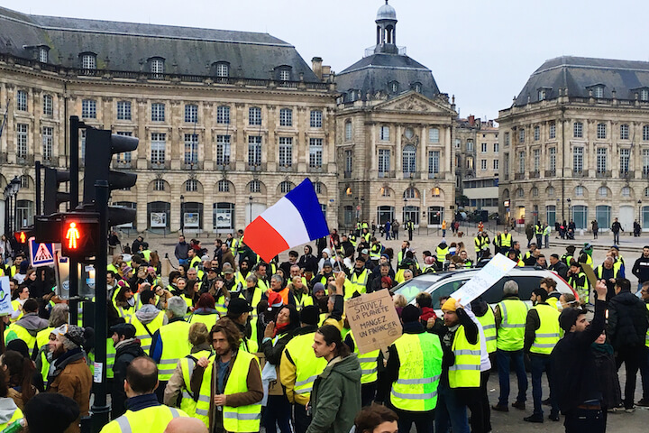 Retraits bancaires massifs : les Gilets Jaunes peuvent-ils inquiéter les banques ?