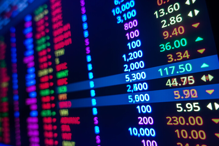 Bourse : les 3 titres dans lesquels investir malgré la baisse