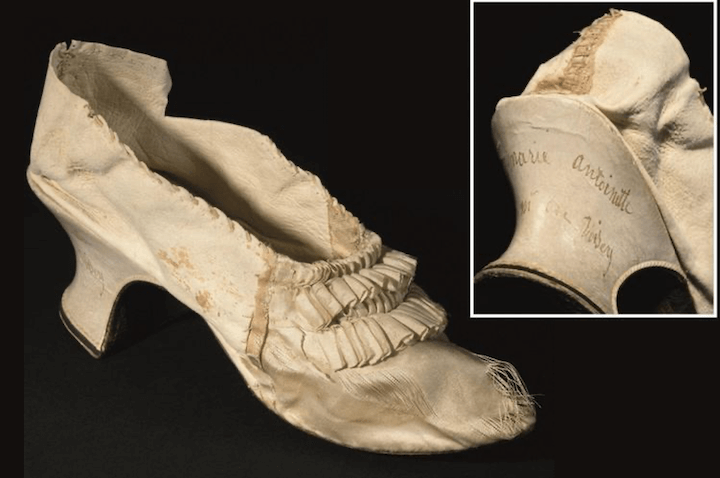 Enchères : un soulier de Marie-Antoinette adjugé pour 43 750 €