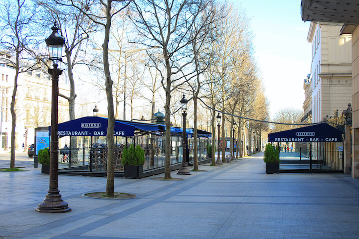 Paris : les marques quittent les Champs-Élysées, désertés par les visiteurs