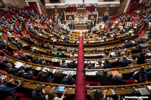 Le Parlement adopte un budget 2021 hors normes