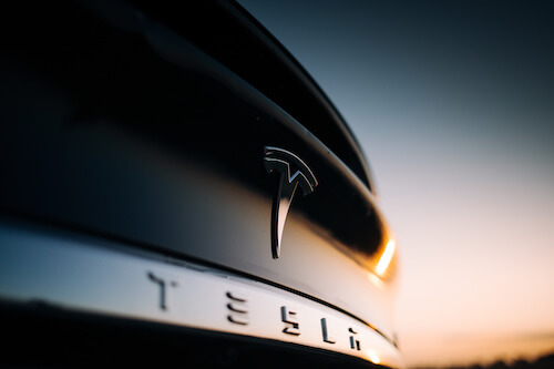Tesla : au-delà du monde automobile