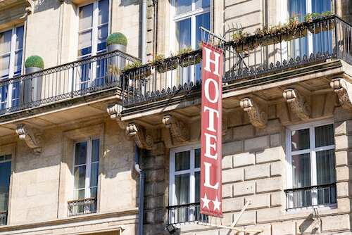 Hôtels indépendants : pourquoi éviter les redirections lors des réservations ? 