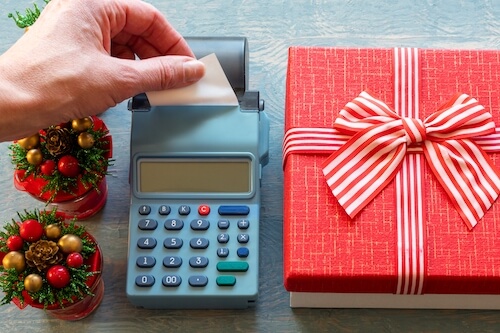 Don d’argent à Noël : que faut-il déclarer au fisc ?