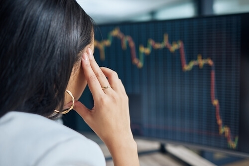 La Bourse de Paris en forte baisse : le CAC 40 plonge sous les 7 000 points